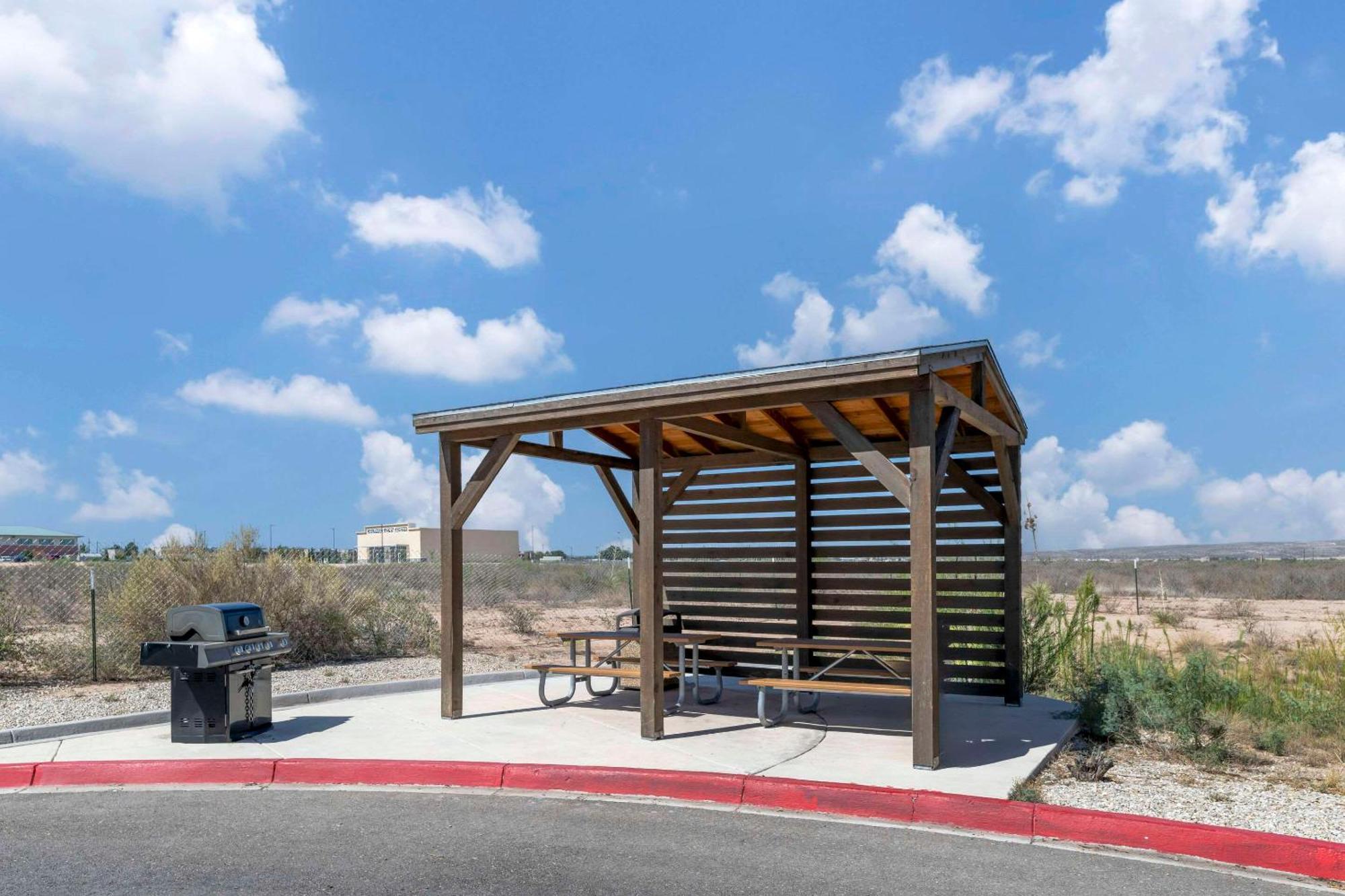 Sleep Inn & Suites Carlsbad Caverns Area Bagian luar foto